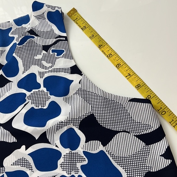 Floral V-Neck Blouse - Blue and White - Picture 11 of 11